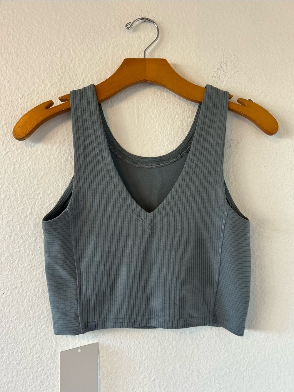 LuLuLemon Ribbed Softstreme Cropped Tank Size 4 - Picture 3 of 6
